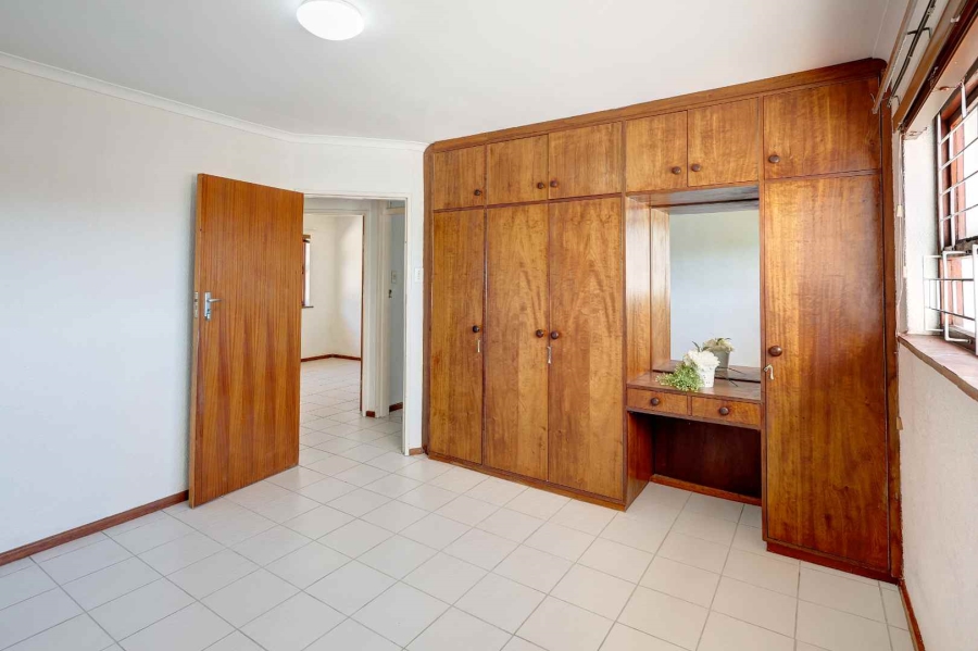 To Let 3 Bedroom Property for Rent in Loevenstein Western Cape